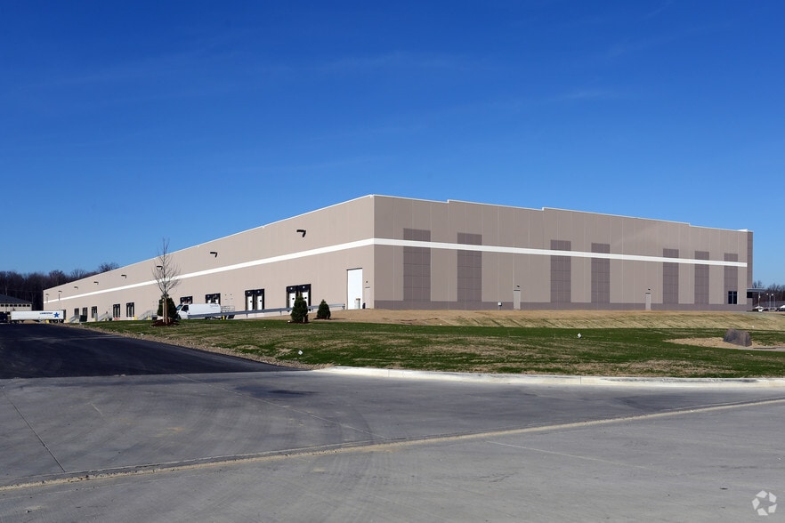 More Photos Of 8794 Independence Pky, Twinsburg Warehouse For Lease