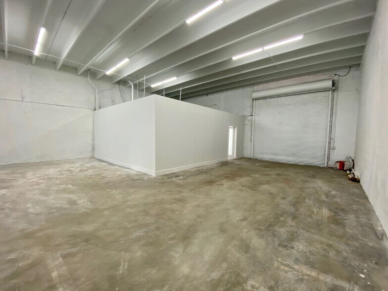 More Photos Of 242 W 21st St, Hialeah Warehouse For Lease
