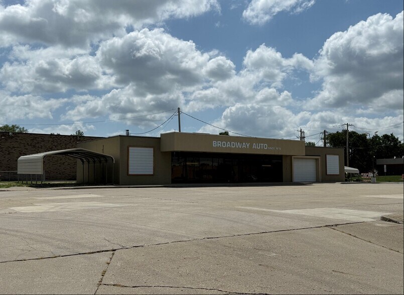 More Photos Of 185 NW 46th Ave, Des Moines Auto Dealership For Sale