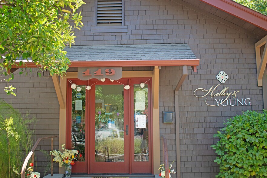 More Photos Of 119 S Cloverdale Blvd, Cloverdale General Retail For Sale