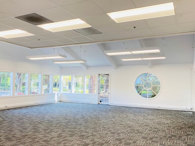 More Photos Of 1291-1295 Oakmead Pky, Sunnyvale Unknown For Lease