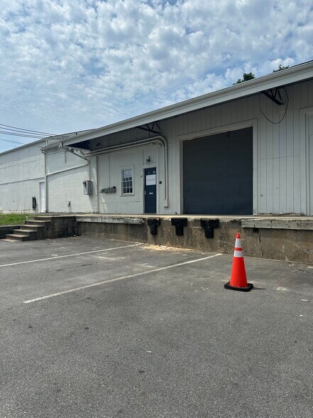 More Photos Of 47 Warehouse Rd, Hyannis Warehouse For Lease
