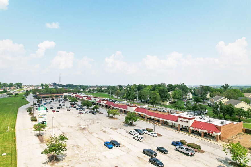 More Photos Of 1552-1652 Country Club Plaza Dr, Saint Charles Freestanding For Lease