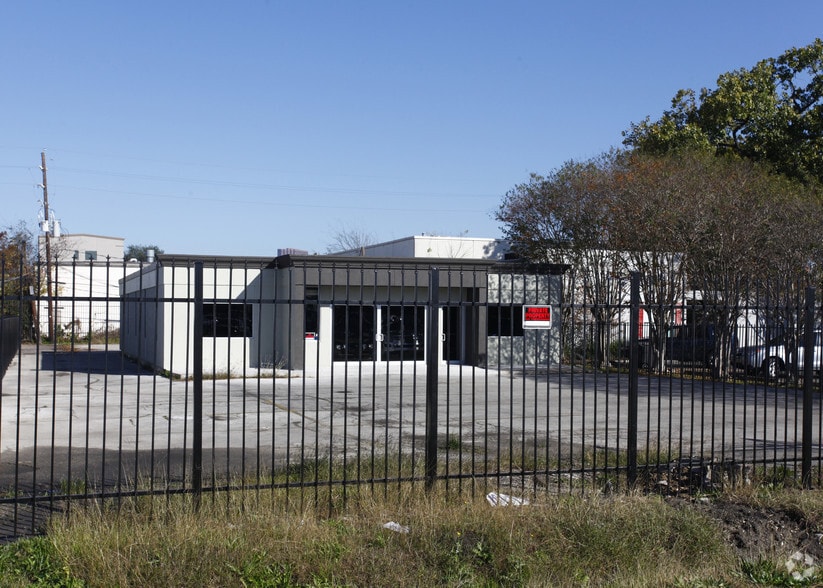 More Photos Of 5626 Star Ln, Houston Auto Dealership For Lease