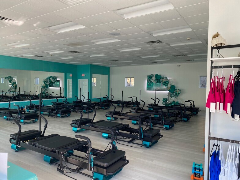 More Photos Of 12 Atlantic Ave, Marblehead Storefront For Sale