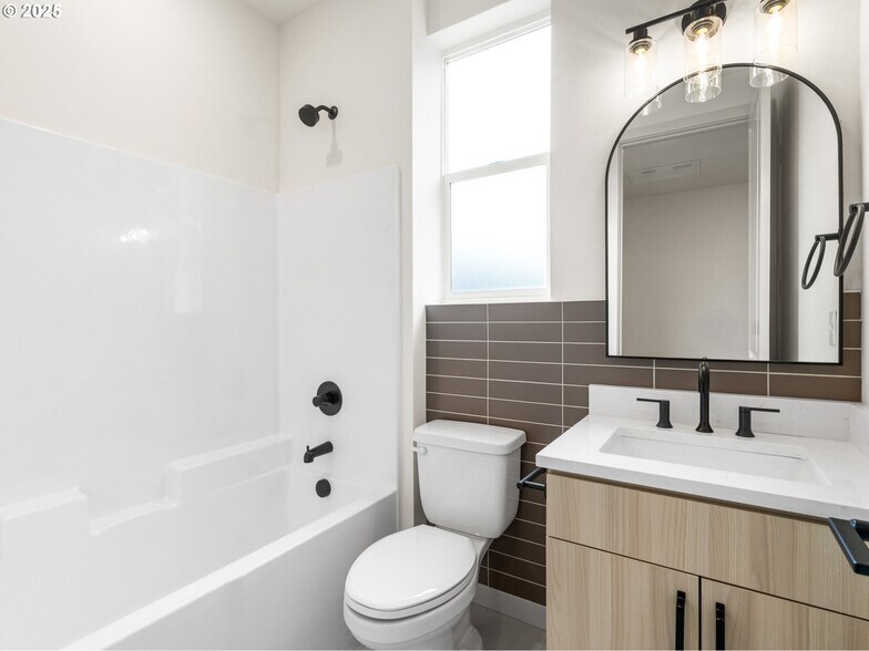 More Photos Of 305 Jetty ave, Lincoln City Multifamily For Sale