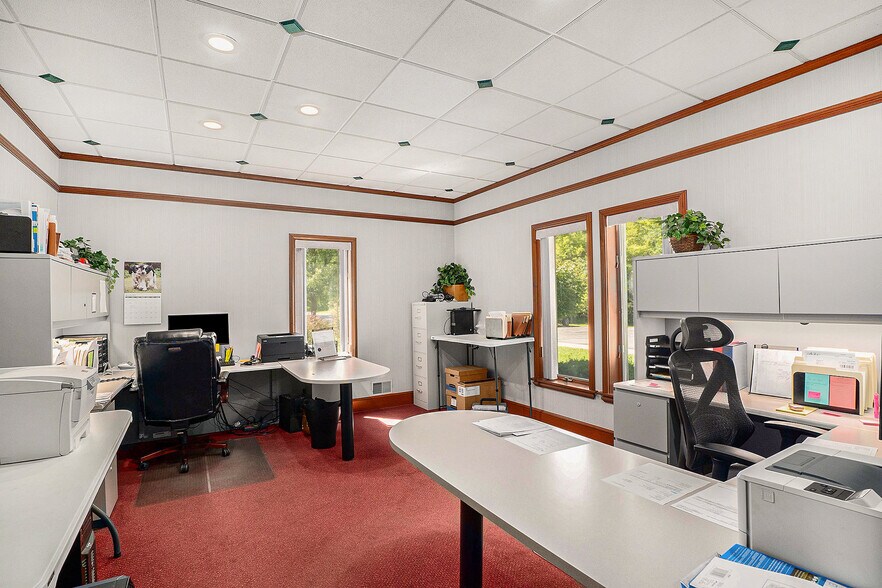 More Photos Of 4165 Lippincott Blvd, Burton Light Distribution For Sale