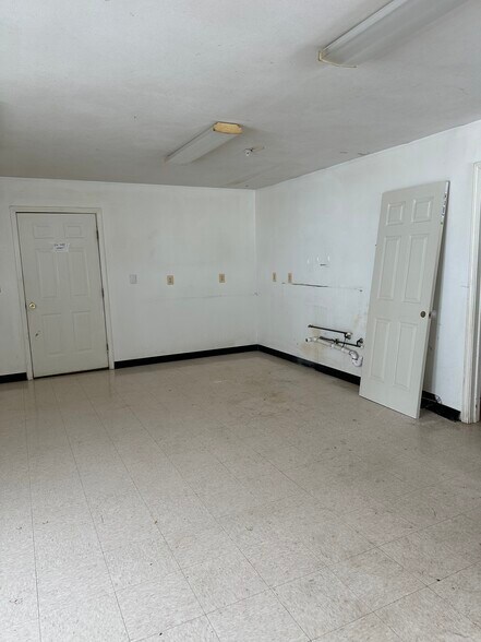 More Photos Of 6300 W Port Bay Rd, Wolcott Storefront For Lease
