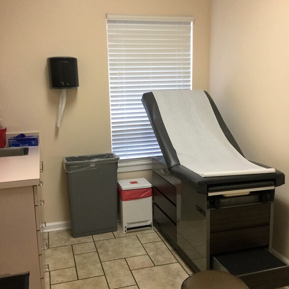 More Photos Of 6285 Garden Walk Blvd, Riverdale Medical For Lease