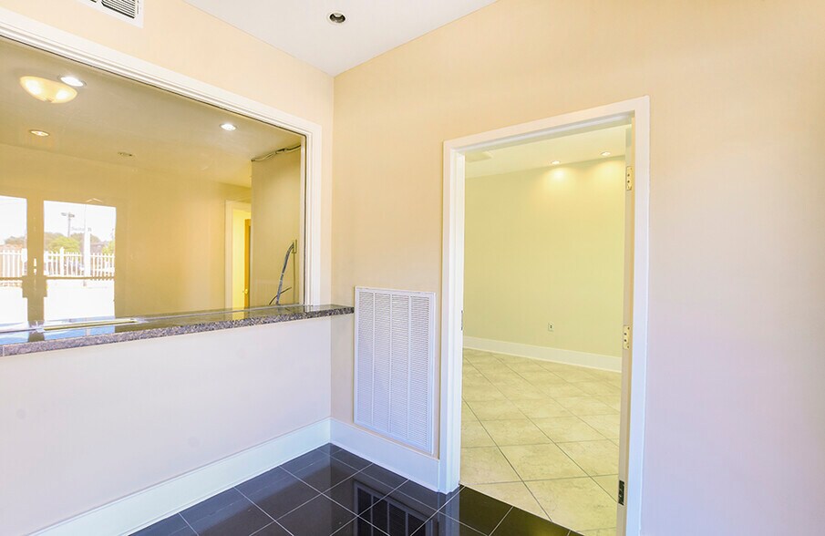 More Photos Of 4641 Fairfield St, Metairie Medical For Lease