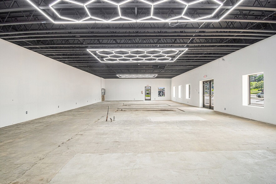 More Photos Of 3525 N 90th St, Omaha Freestanding For Sale