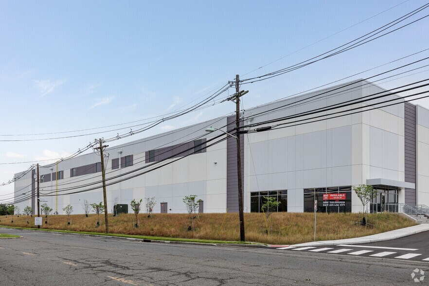 More Photos Of 200 Murray Hill Pky, East Rutherford Distribution For Lease