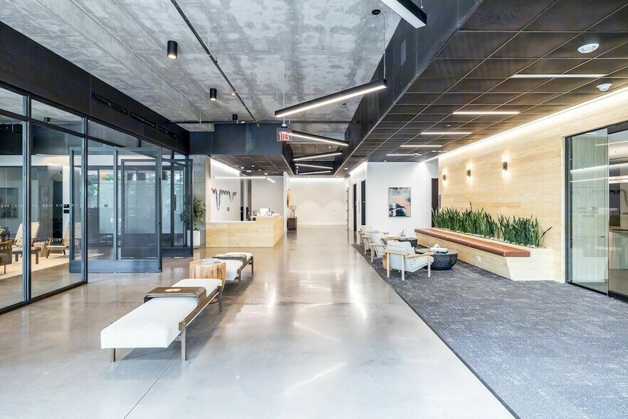 More Photos Of 3232 E Cesar Chavez St, Austin Unknown For Lease