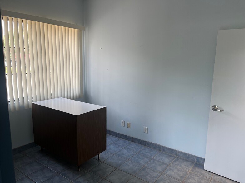 More Photos Of 1 Otter Creek Cir, Little Rock Veterinarian Kennel For Sale