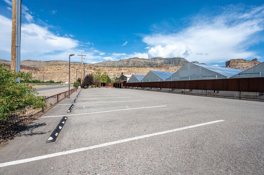 More Photos Of 1043 N River Rd, Palisade Freestanding For Sale