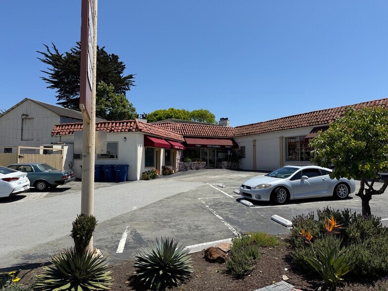 More Photos Of 631 Cass St, Monterey Freestanding For Lease
