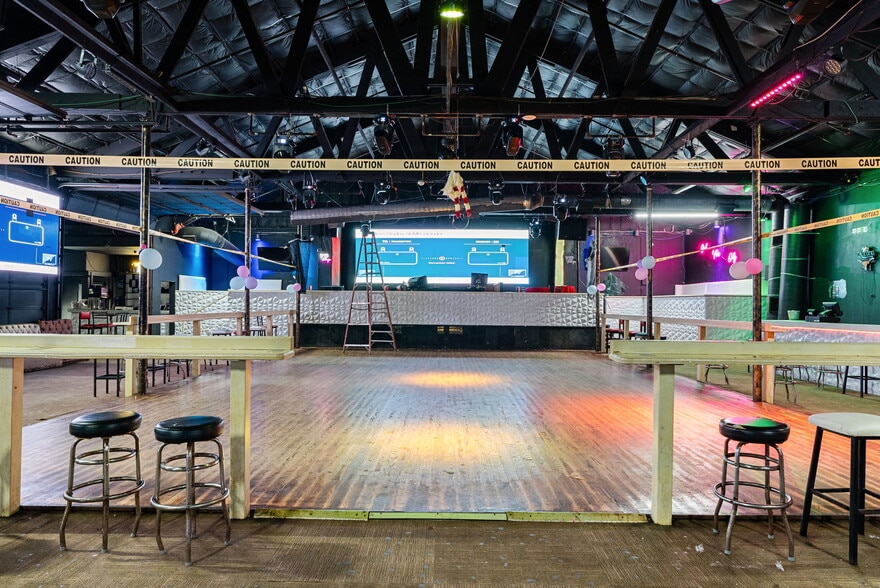 More Photos Of 13087 Hwy 271 N, Tyler Bar For Sale