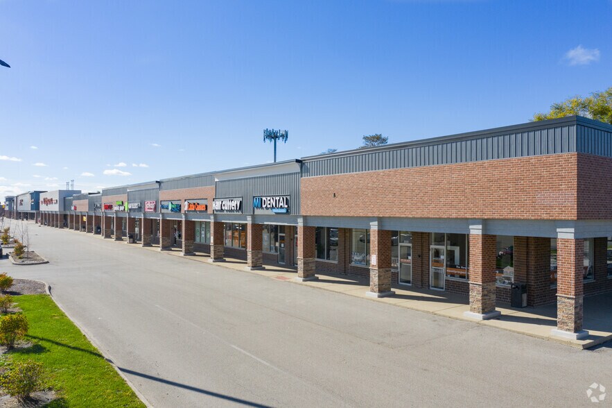 More Photos Of 1002-1080 S Elmhurst Rd, Mount Prospect Storefront For Lease