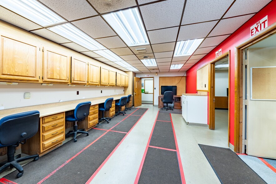 More Photos Of 407 Porter Ave, Scottdale Industrial For Sale