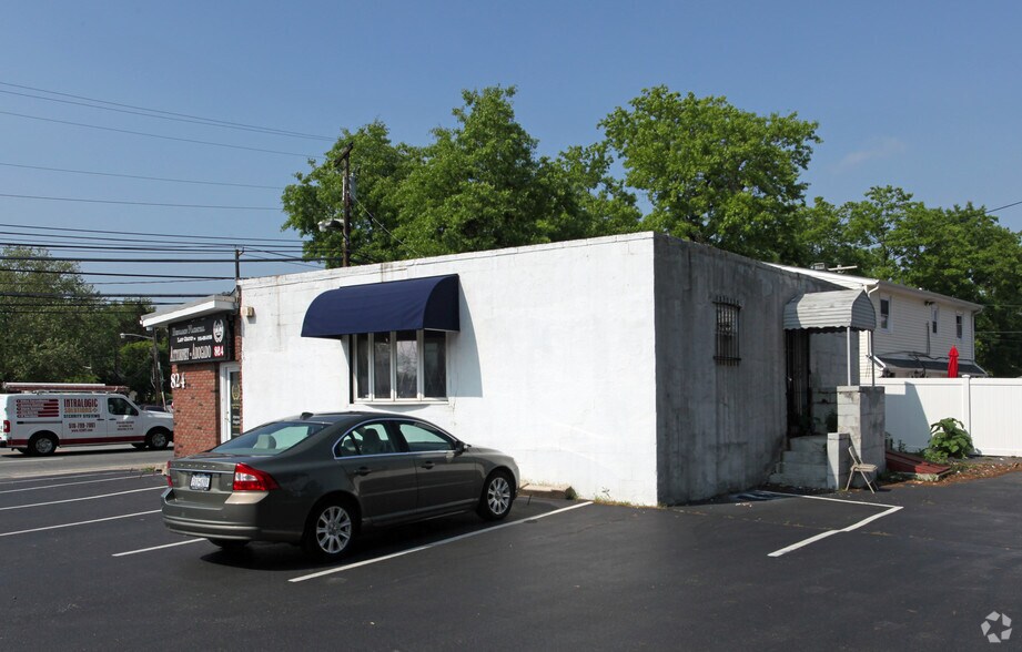 More Photos Of 824 Old Country Rd, Westbury Office For Lease