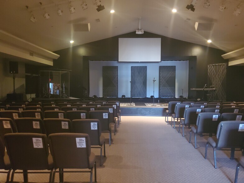 More Photos Of 5202 E Highland Rd, Howell Religious Facility For Lease