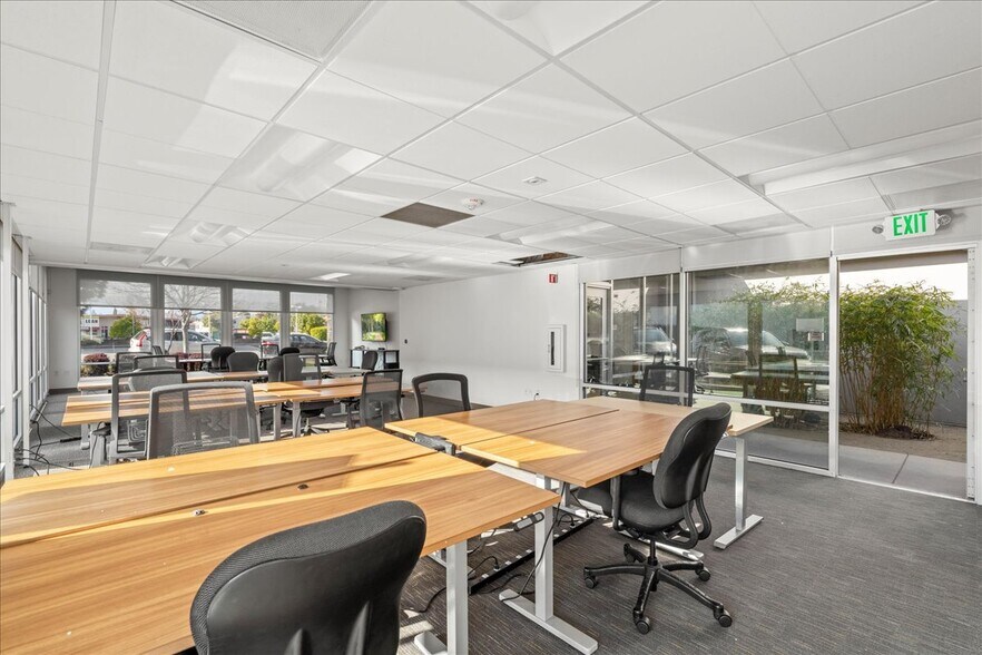 More Photos Of 555 Veterans Blvd, Redwood City Office For Lease
