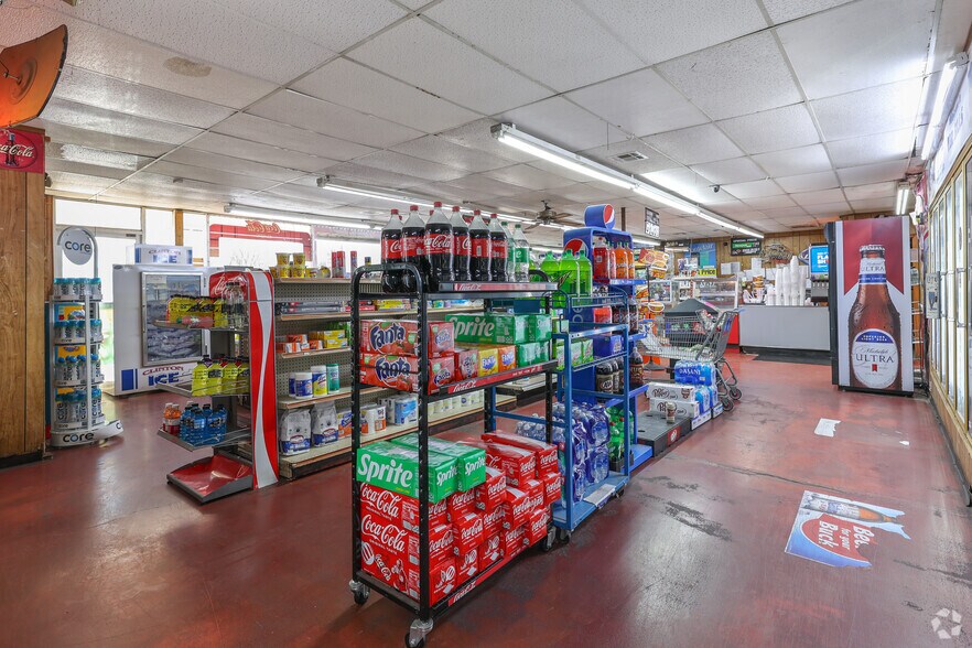 More Photos Of 401 W Broadway St, Altus Convenience Store For Sale