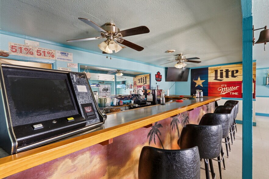 More Photos Of 12605 Highway 6, Santa Fe Bar For Sale