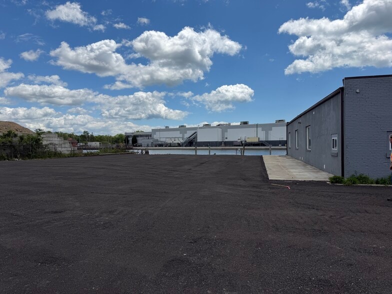 More Photos Of 88 Howard Ave, Bridgeport Warehouse For Lease