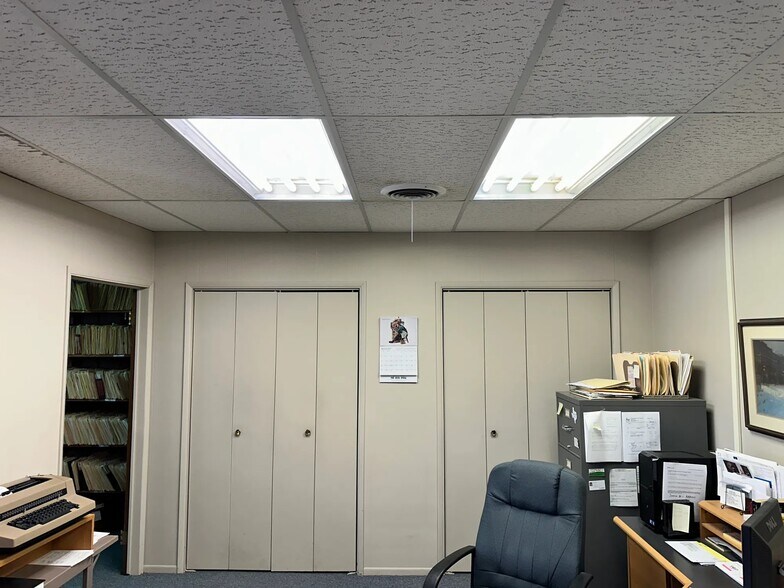 More Photos Of 410 N 1st St, Haskell Office For Sale