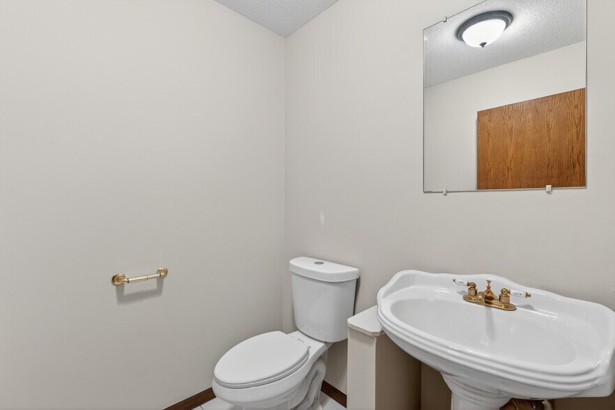 More Photos Of 407 Vermillion St, Hastings Office For Sale