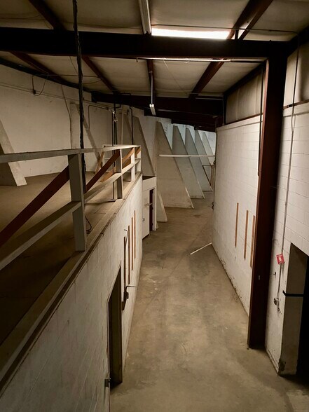 More Photos Of 418 W Peace St, Raleigh Warehouse For Lease