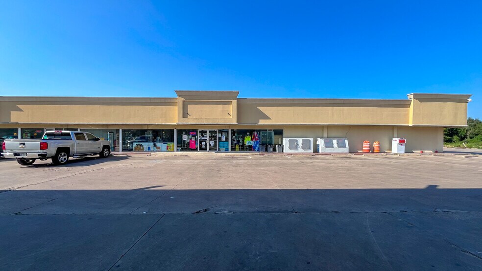 More Photos Of 5168 NE I 10 Frontage Rd, Sealy General Retail For Sale