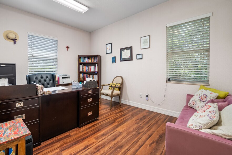 More Photos Of 934 Cypress Village Blvd, Sun City Center Office For Sale