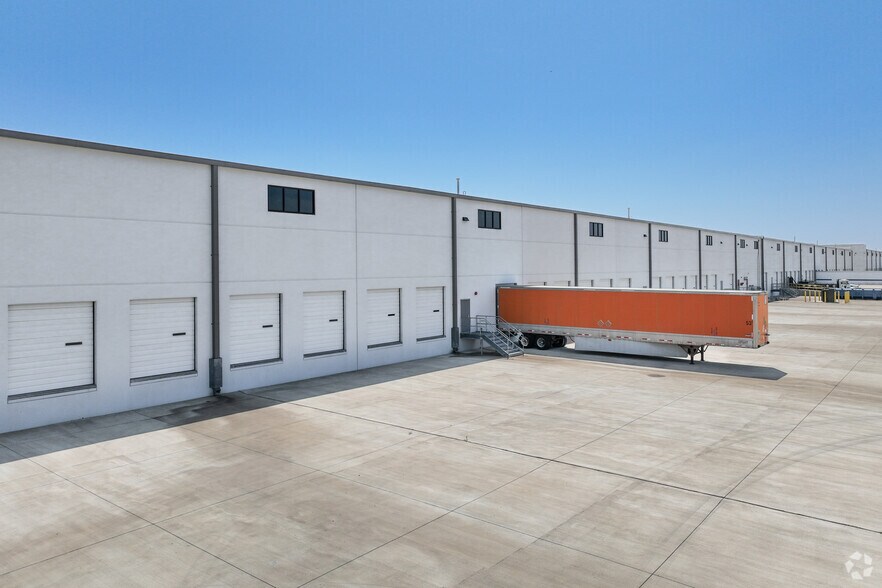 More Photos Of 3090 Challenger Dr, Midlothian Distribution For Lease