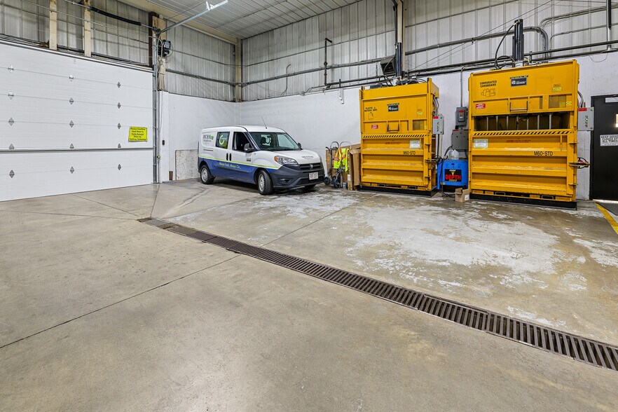 More Photos Of 560 Rolling Meadows, Fond Du Lac Light Distribution For Sale