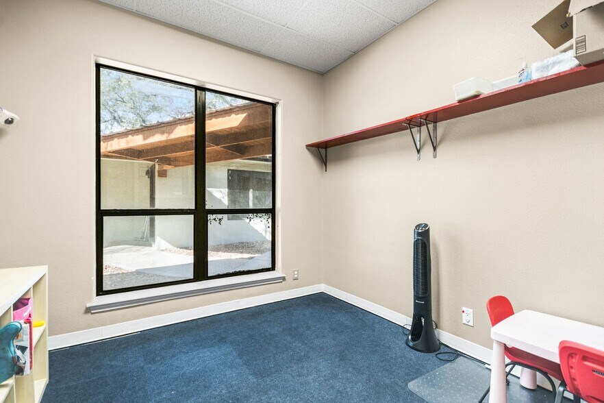 More Photos Of 14235 Blanco Rd, San Antonio Office For Sale