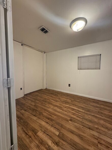 More Photos Of 11435 Rocket Blvd, Orlando Warehouse For Lease