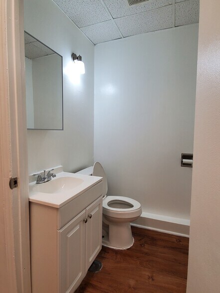 More Photos Of 4665 Brownsboro Rd, Winston-Salem Freestanding For Sale