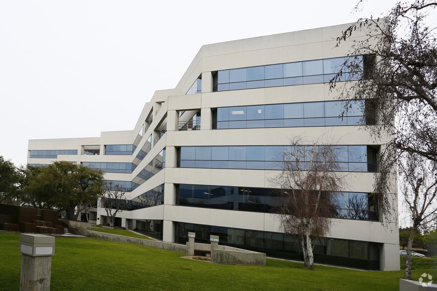 More Photos Of 300 Corporate Pointe, Culver City Office For Lease