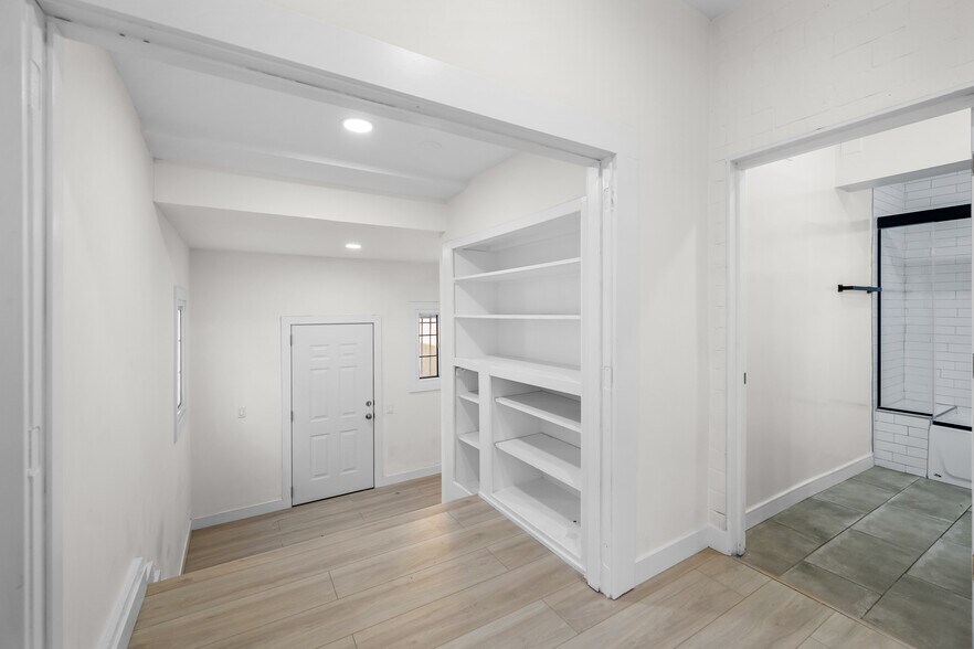 More Photos Of 2823 W 8th St, Los Angeles Office For Lease