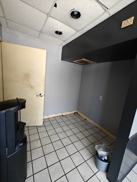 More Photos Of 18300 US Highway 19 N, Clearwater Auto Repair For Lease