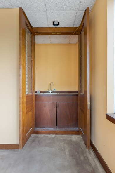 More Photos Of 9870 Derby Ln, Westchester Loft Creative Space For Sale