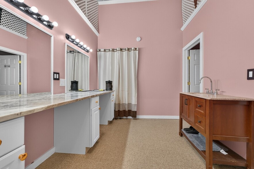 More Photos Of 1523 Parkway Ave, Ewing Showroom For Lease