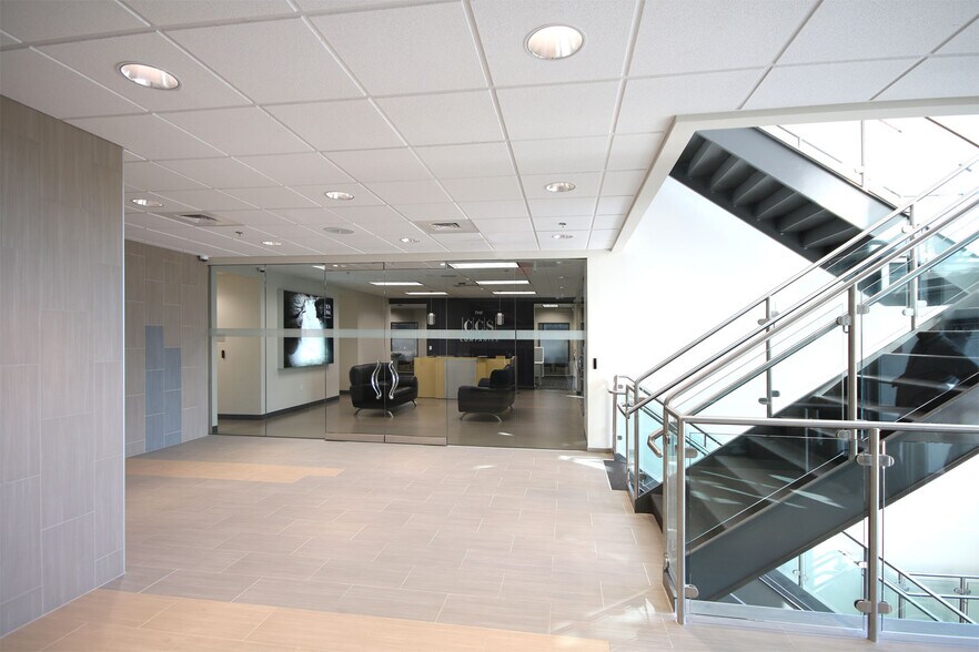More Photos Of 725 Canton St, Norwood Office For Lease