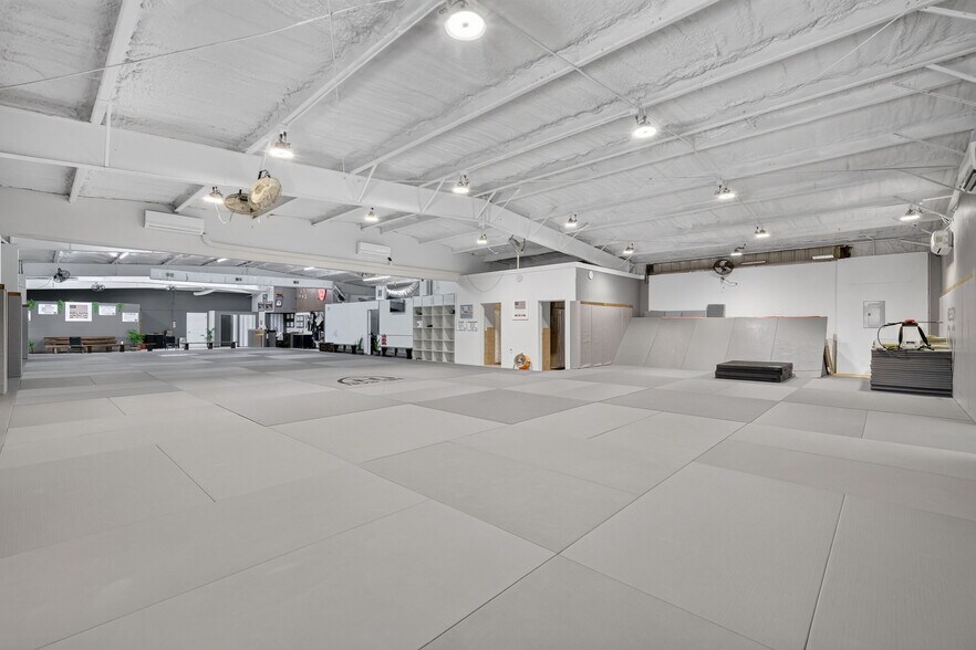 More Photos Of 3319 13th St, Saint Cloud Warehouse For Sale