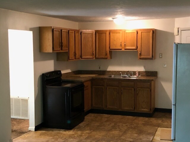 More Photos Of 108 Ball St, East Syracuse Flex For Sale