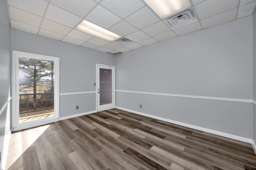 More Photos Of 190 Lime Quarry Rd, Madison Loft Creative Space For Lease