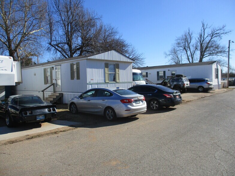 More Photos Of 56 Eastbrook Ter, Del City Manufactured Housing Mobile Home Park For Sale