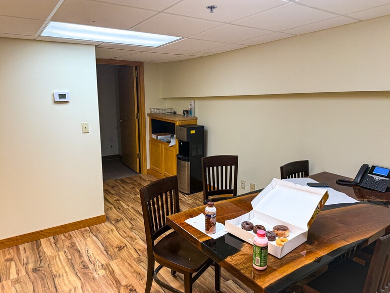 More Photos Of 1674 N Industrial Ave, Ottawa Manufacturing For Sale